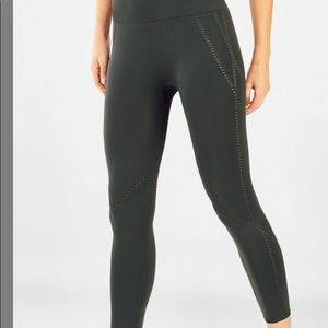 NWOT Fabletics High Waisted Seamless Dot Capri